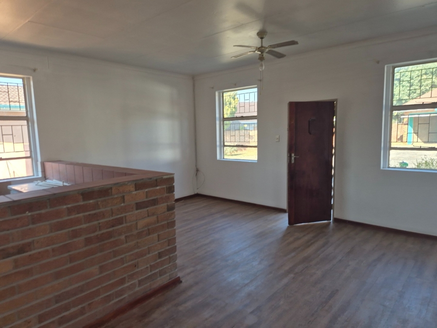 To Let 3 Bedroom Property for Rent in Kannoniers Park North West
